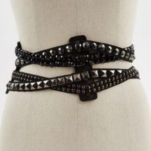 Searching for this studded belt, stretch, black